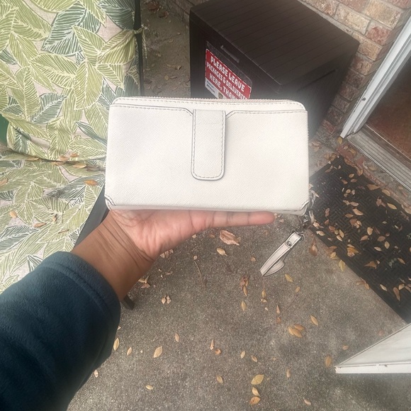 •SALE•Michael Kors Cream Wallet with a Wristlet Strap: Clean Used Condition - Picture 14 of 16